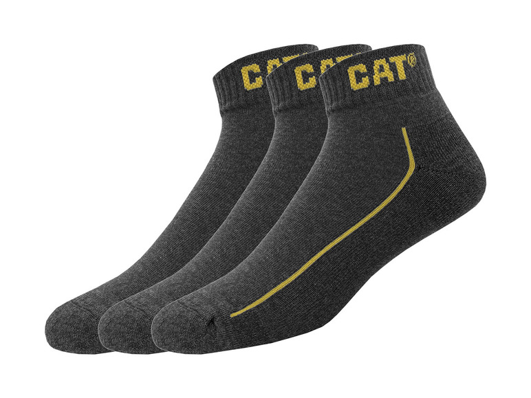Trois paires de chaussettes Caterpillar noires avec des accents jaunes.
