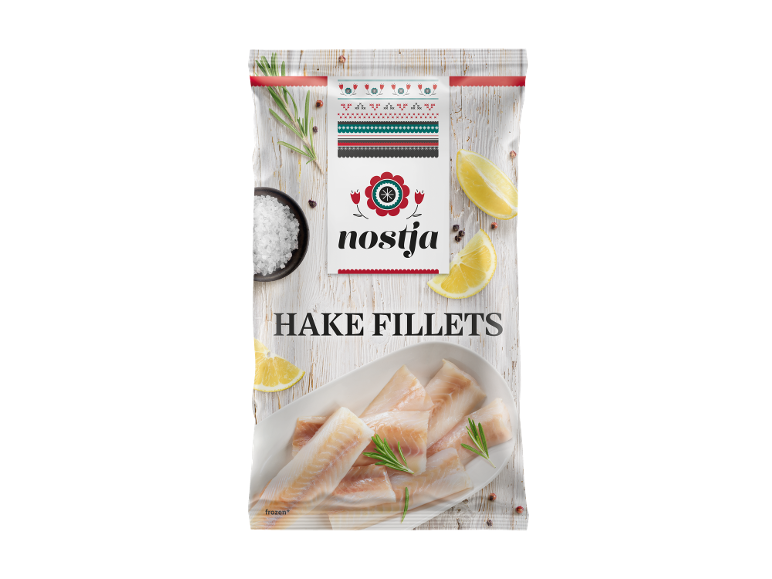 Emballage de filets de merlu avec citron, romarin et sel, avec un motif folklorique.