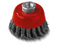Une brosse métallique avec des poils en acier et un corps rouge.
