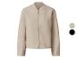 Veste beige zippée, disponible aussi en noir.
