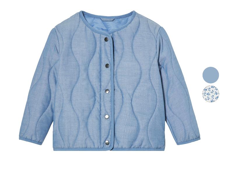 Veste matelassée bleu clair pour enfant, style casual.