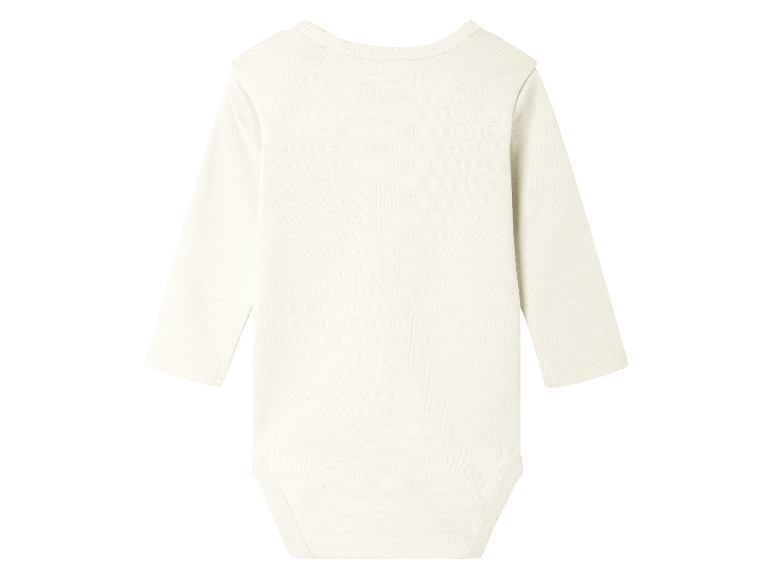 Un body bébé blanc à manches longues.