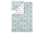 Parure de lit de Noël avec motif de branches vertes et petits éléments festifs.