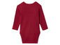 Un body bébé à manches longues de couleur rouge.