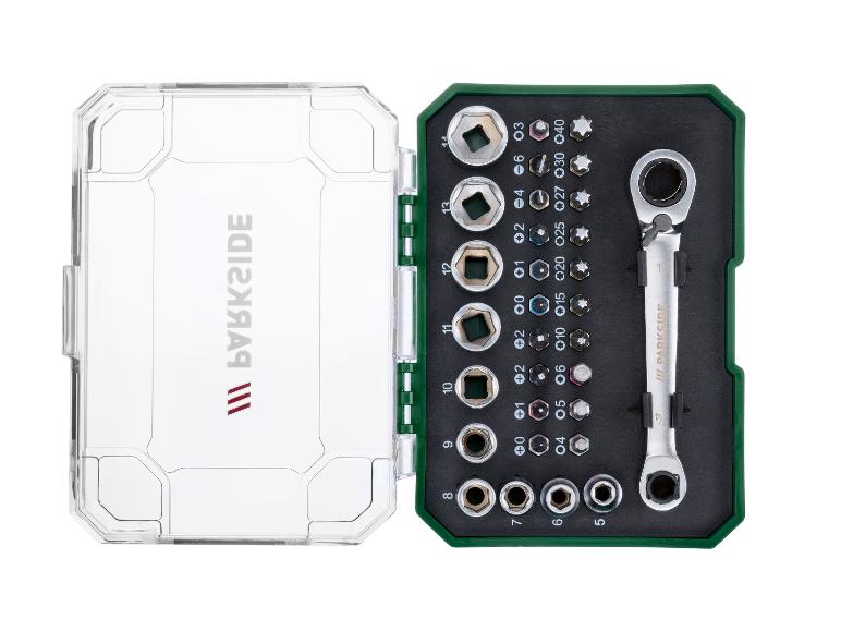 Jeu de douilles et d'embouts avec cliquet, avec étui transparent.