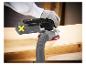 Ponceuse excentrique PARKSIDE PERFORMANCE® PAESP 20-Li A2 en action sur bois