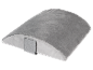 Un coussin lombaire doux et gris.