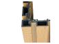 Détail de profilés composites en bois emboîtables avec un noyau sombre.
