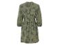 Robe verte à fleurs, motif chaîne, style bohème.