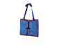 Un sac de transport bleu pliable avec une bordure rouge.
