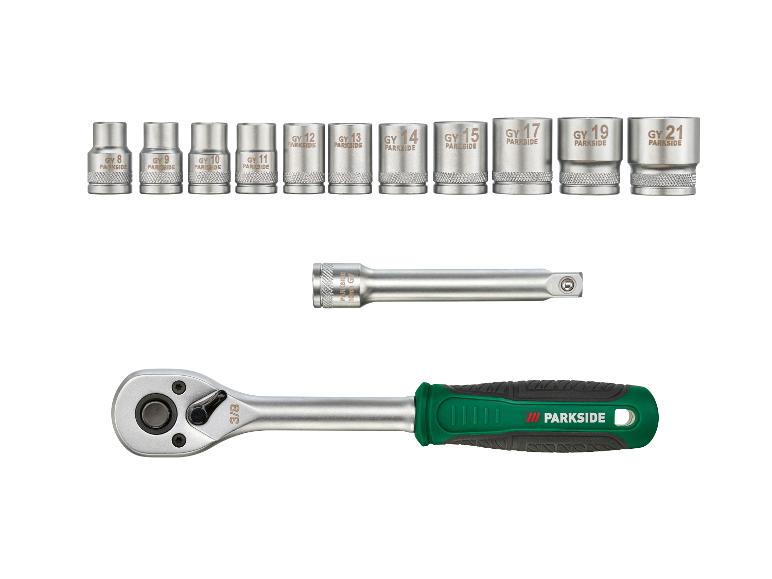 Jeu de douilles avec cliquet et rallonge, tailles de 8 à 21 mm.