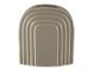Un vase en céramique gris avec un design en arc.