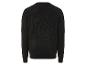 Un pull noir à manches longues.