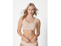 Femme en soutien-gorge et culotte beige.