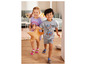 Deux enfants en pyjama et chaussettes Paw Patrol.