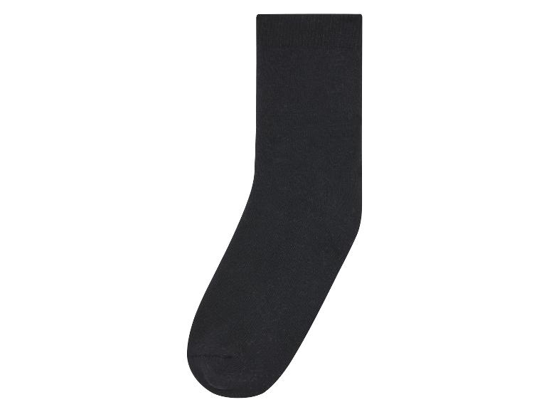Une paire de chaussettes noires