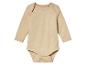 Un body bébé beige à manches longues.
