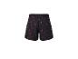 Shorts de bain noirs à motif flamants roses.