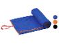 Serviette microfibre bleue avec bord orange, partiellement roulée, avec échantillons de couleurs