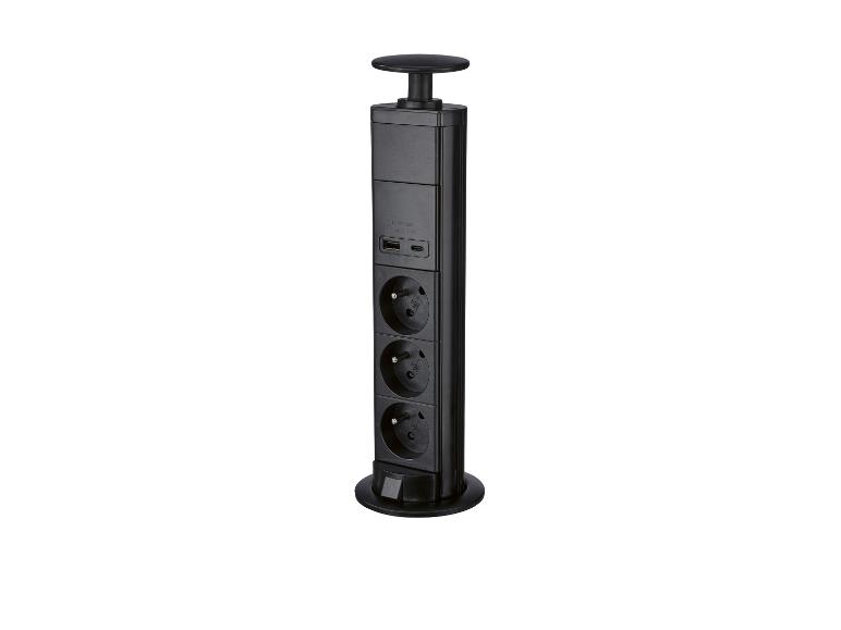 Multiprise escamotable noire avec trois prises et deux ports USB.