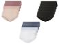 Trois ensembles de trois culottes en coton de différentes couleurs.