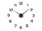 Horloge murale DIY noire avec chiffres et aiguilles sur fond blanc