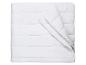 Couette blanche avec surpiqûres horizontales, partiellement pliée