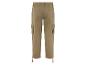 Pantalon cargo beige avec des poches latérales.