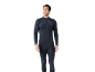 Homme portant un haut thermique et un legging gris foncé