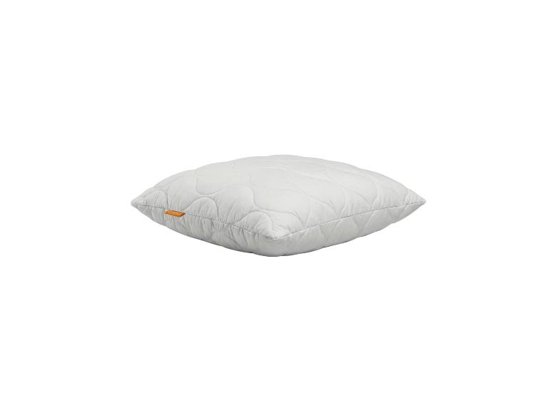 Oreiller matelassé blanc avec étiquette orange
