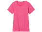 Un t-shirt rose à manches courtes.