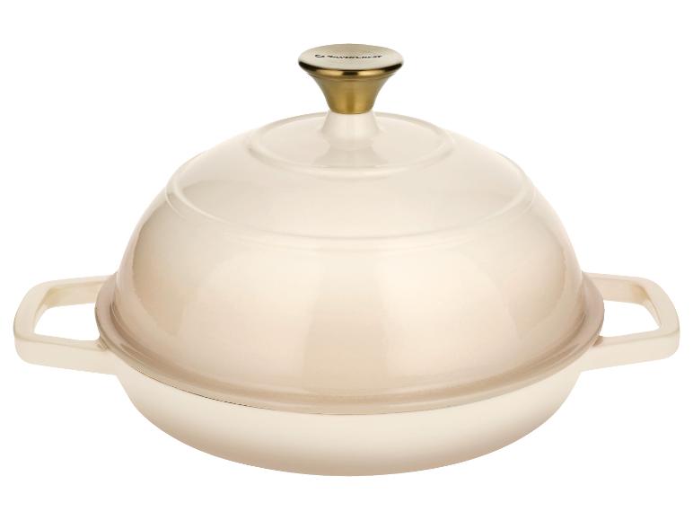 Cocotte en fonte blanc crème avec bouton doré sur le couvercle