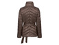 Veste matelassée marron avec ceinture.