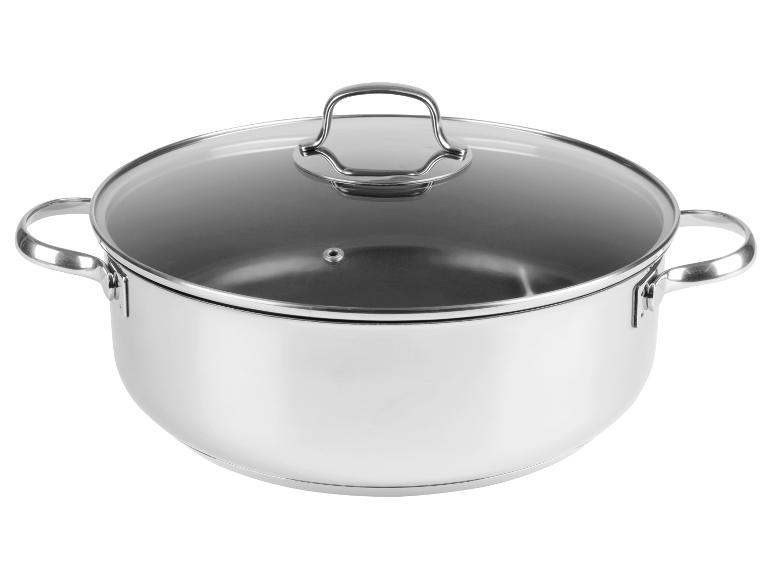 Une casserole en acier inoxydable avec un couvercle en verre.