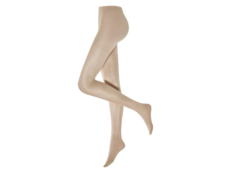 Collants beiges sur un mannequin