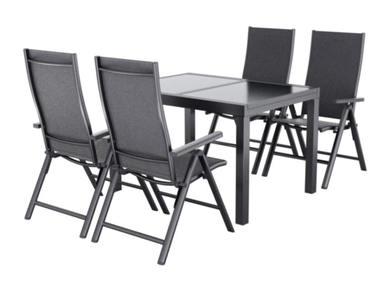 Ensemble de mobilier de jardin avec table sombre et quatre chaises pliantes.