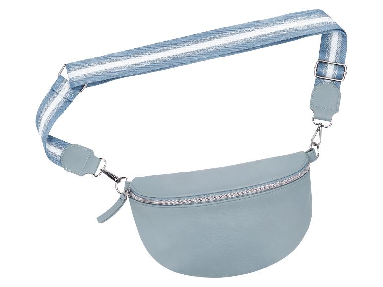 Sac banane bleu clair avec une sangle rayée ajustable et une fermeture éclair argentée