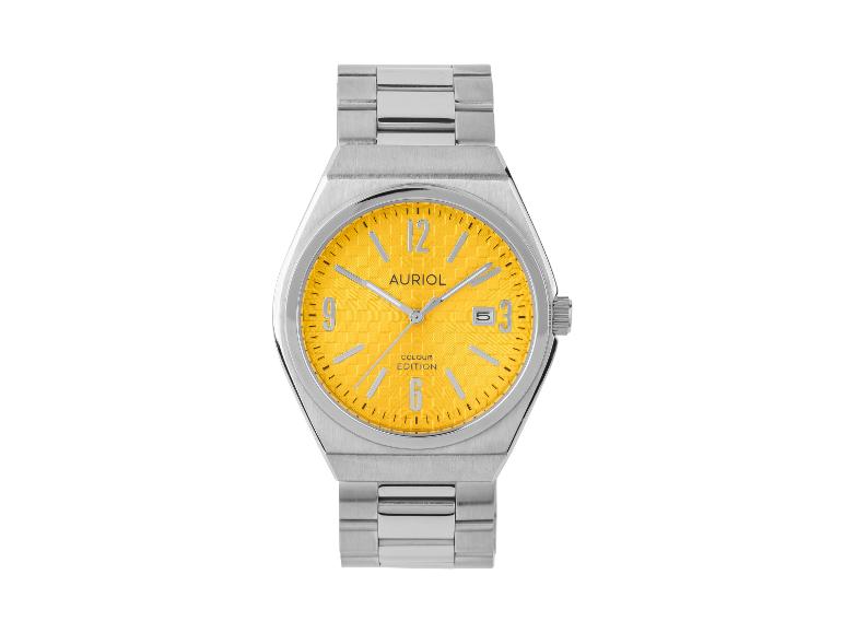 Une montre Auriol argentée avec un cadran jaune.