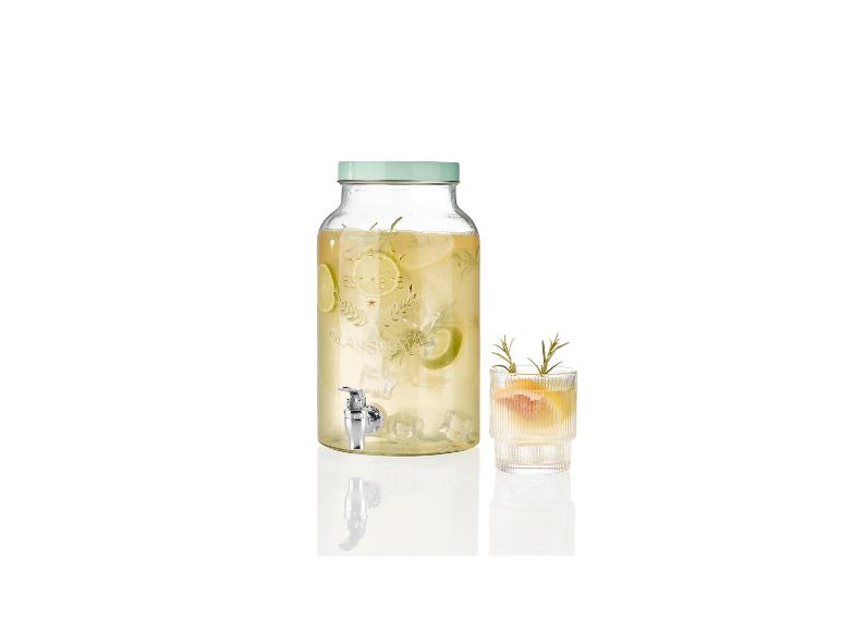 Carafe et verre à boisson avec robinet, limonade rafraîchissante.