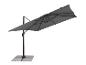 Parasol gris avec un mât noir et une base de quatre dalles grises.