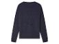 Un pull bleu marine à manches longues.