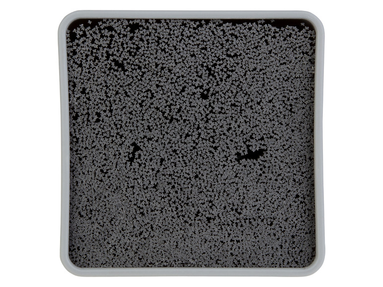 Une boîte de pâtes noires en forme d'étoiles.