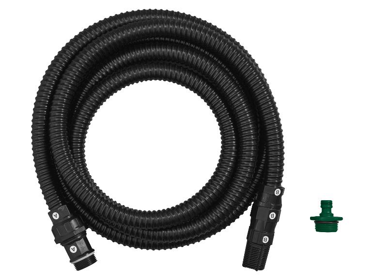 Tuyau ondulé noir avec raccord de robinet et adaptateur vert.