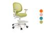 Chaise de bureau verte pour enfants avec dossier en maille, accoudoirs, roulettes et repose-pieds.