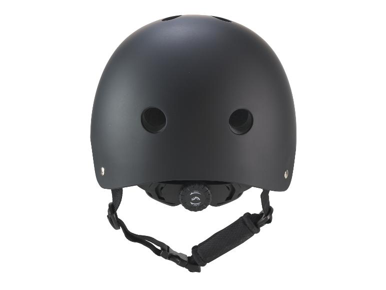 Casque noir de vélo ou de roller avec aérations et sangle réglable