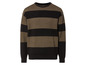 Un pull à rayures noires et beiges à manches longues.