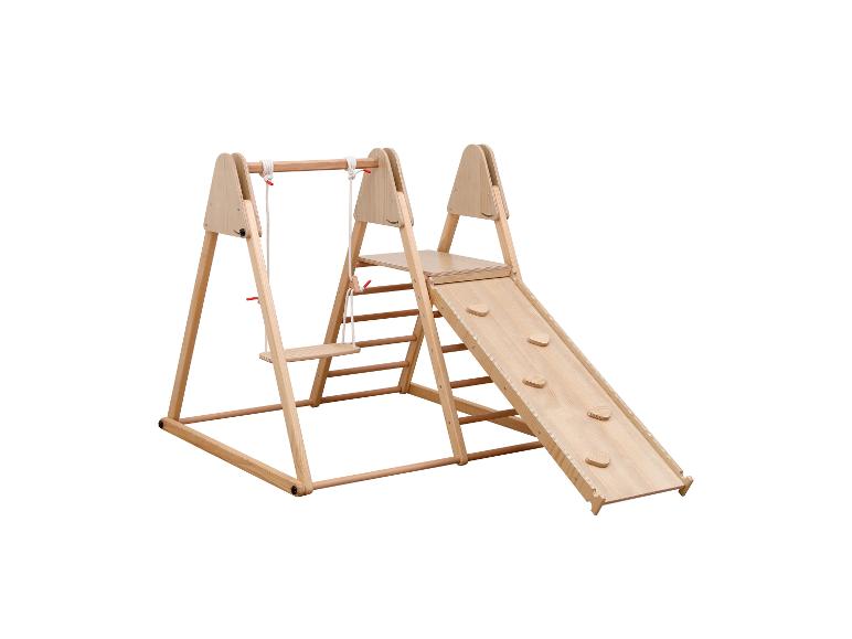 Aire de jeux en bois avec balançoire et toboggan à prises.