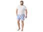 T-shirt blanc et shorts rayés bleus pour homme.