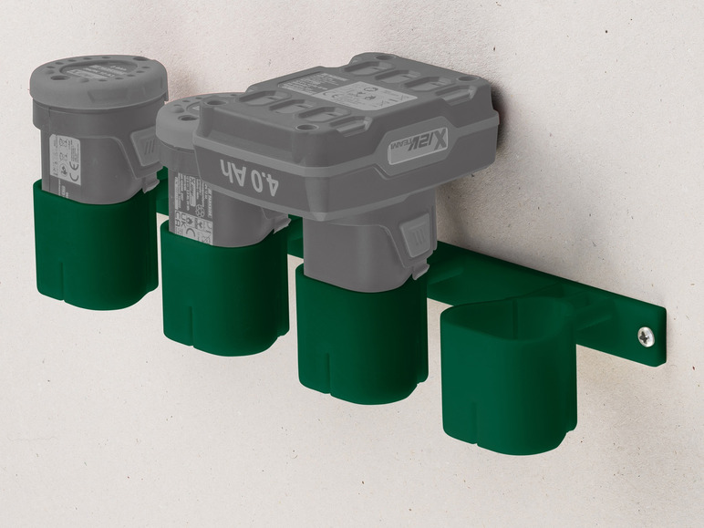 Un support mural avec quatre emplacements pour batteries XIZVEAM.