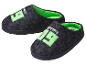 Chaussons Minecraft pour enfant, design noir et vert.